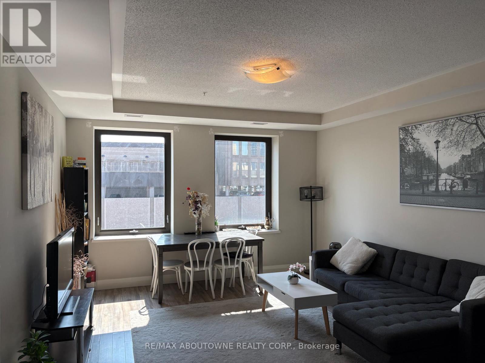 419 - 118 King Street E, Hamilton, ON - Indoor Photo Showing Living Room