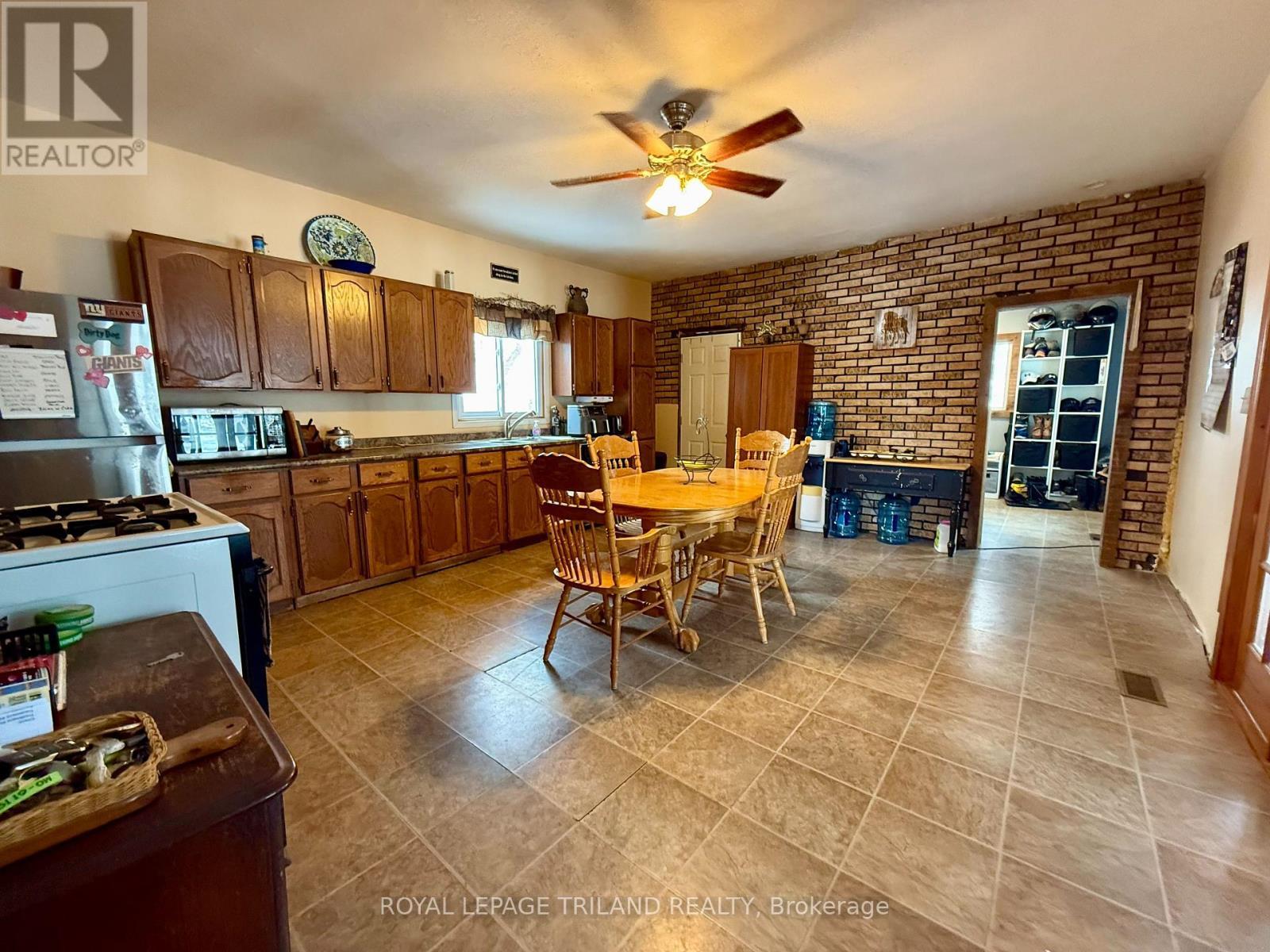 29800 Centre Road, Adelaide Metcalfe, ON - Indoor