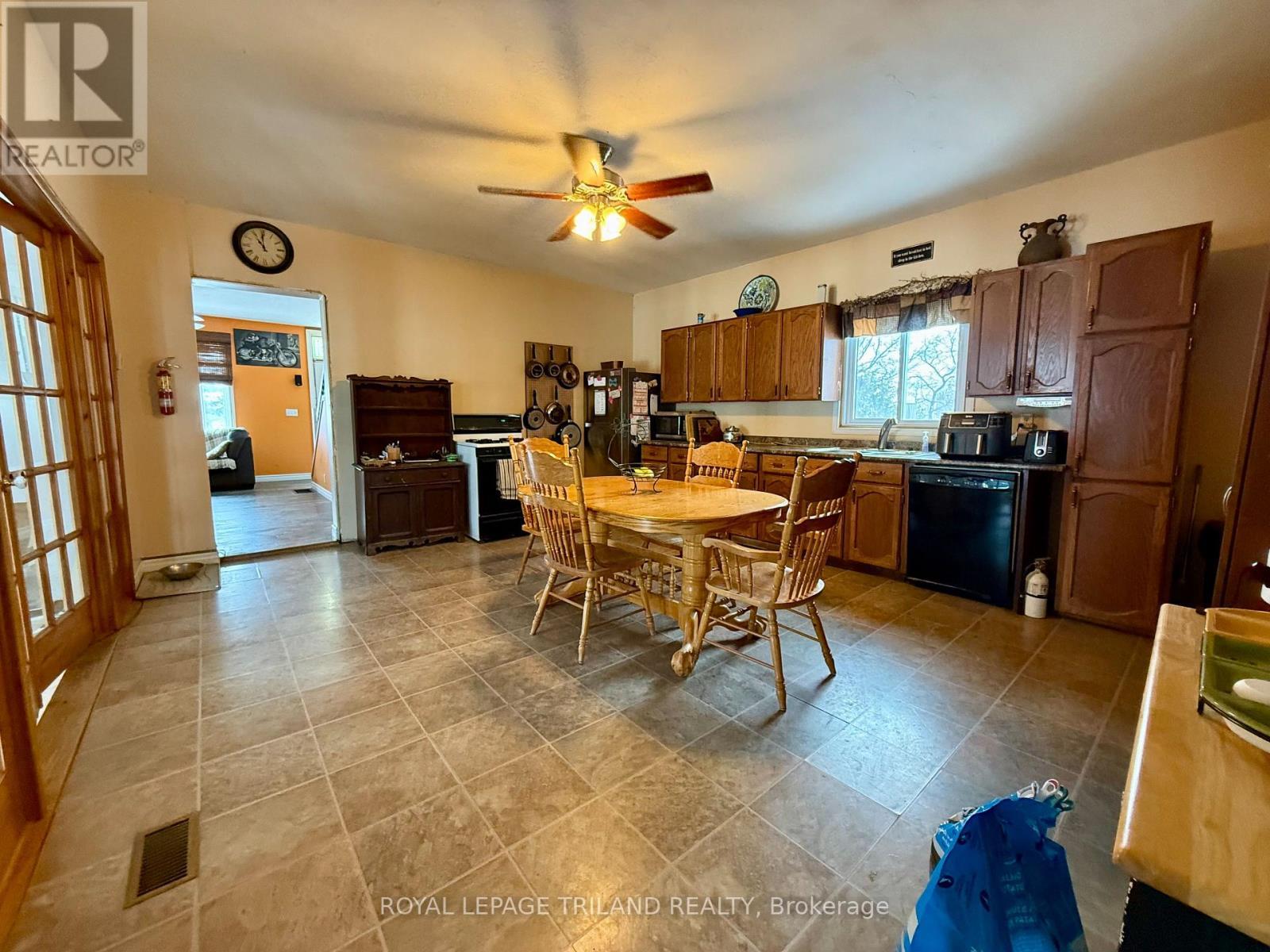 29800 Centre Road, Adelaide Metcalfe, ON - Indoor Photo Showing Other Room