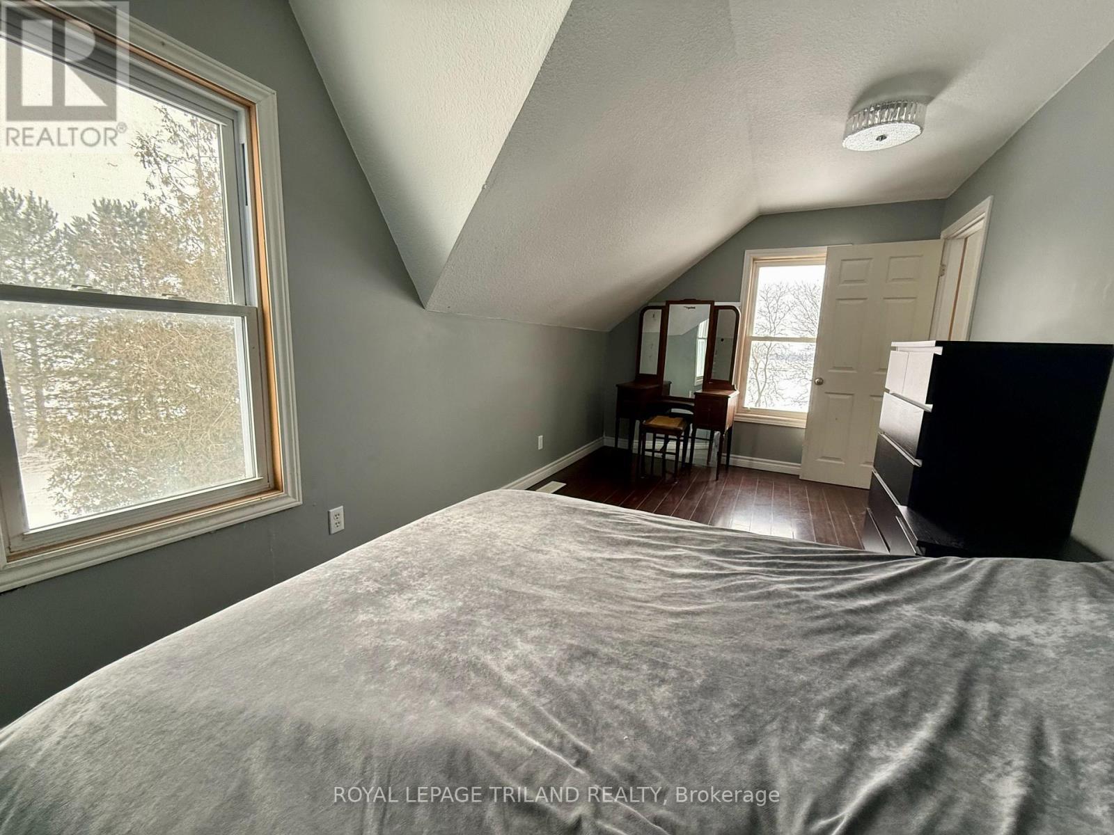 29800 Centre Road, Adelaide Metcalfe, ON - Indoor Photo Showing Bedroom