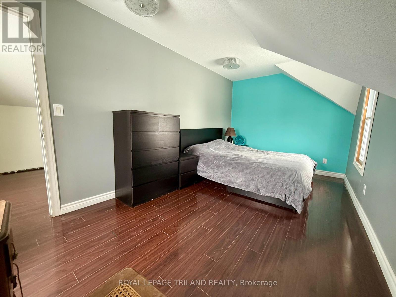 29800 Centre Road, Adelaide Metcalfe, ON - Indoor Photo Showing Bedroom