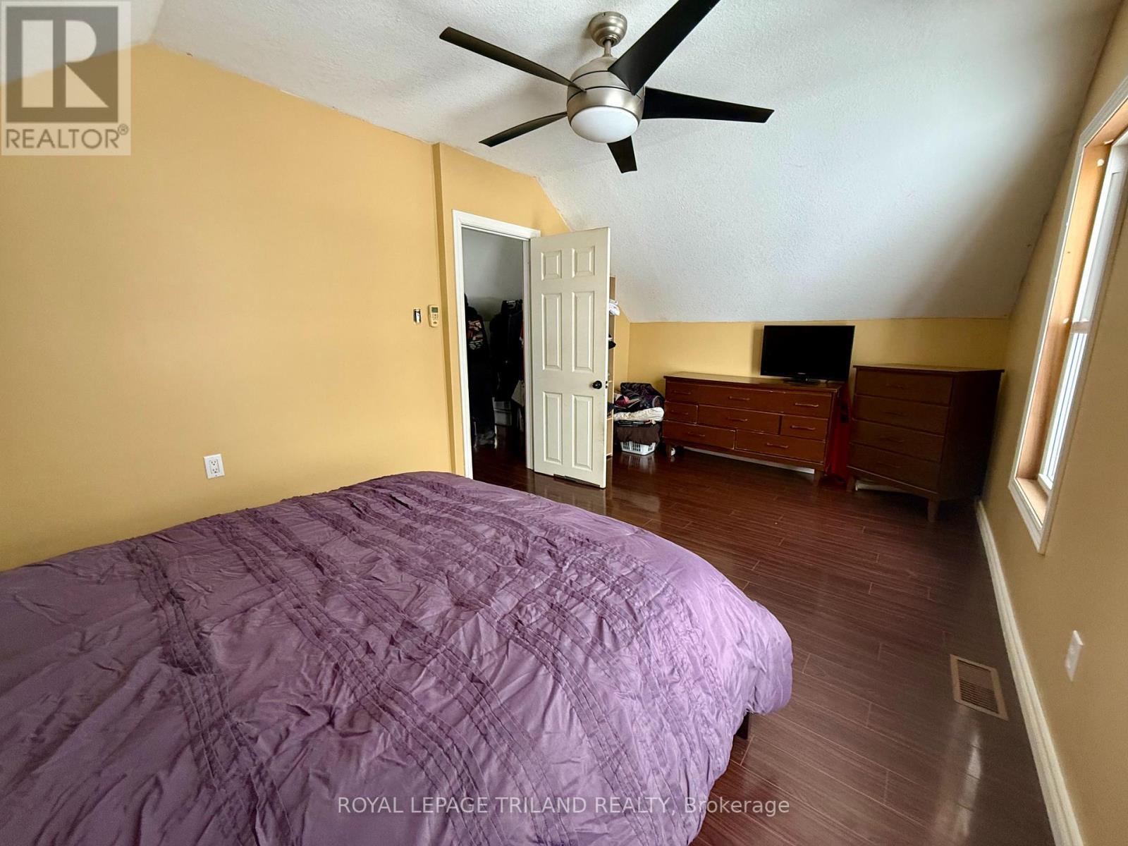 29800 Centre Road, Adelaide Metcalfe, ON - Indoor Photo Showing Bedroom