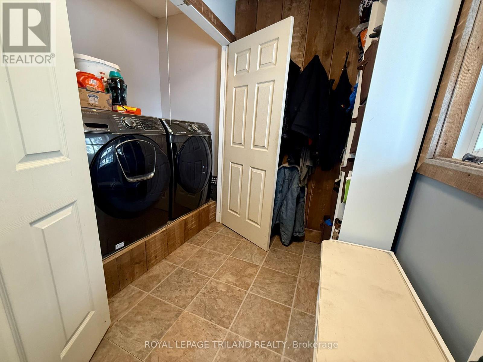 29800 Centre Road, Adelaide Metcalfe, ON - Indoor Photo Showing Laundry Room