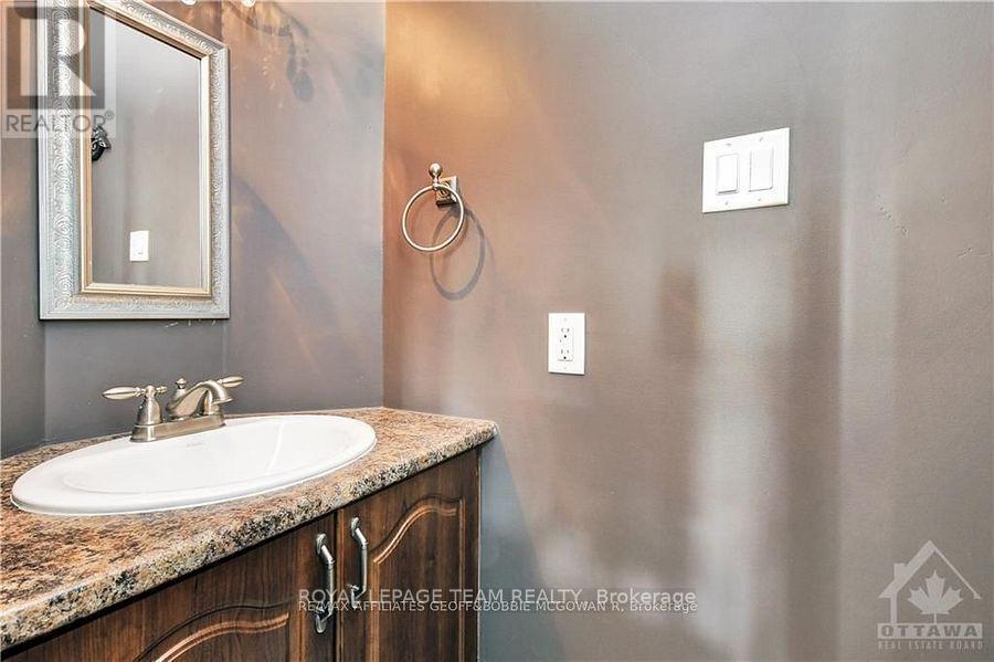 1086 Marconi Avenue, Ottawa, ON - Indoor Photo Showing Bathroom