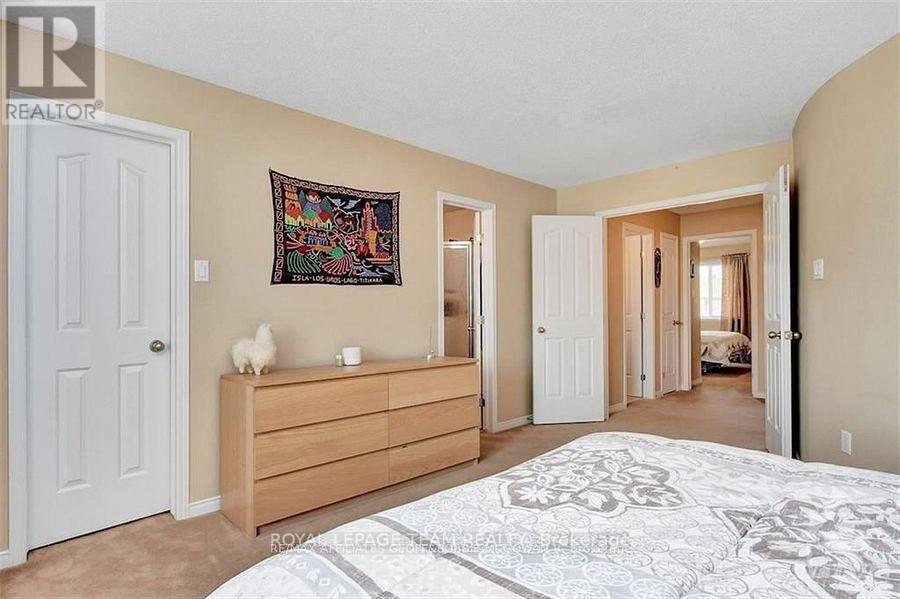 1086 Marconi Avenue, Ottawa, ON - Indoor Photo Showing Bedroom