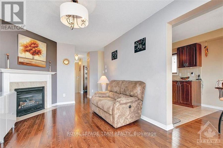 1086 Marconi Avenue, Ottawa, ON - Indoor Photo Showing Living Room With Fireplace