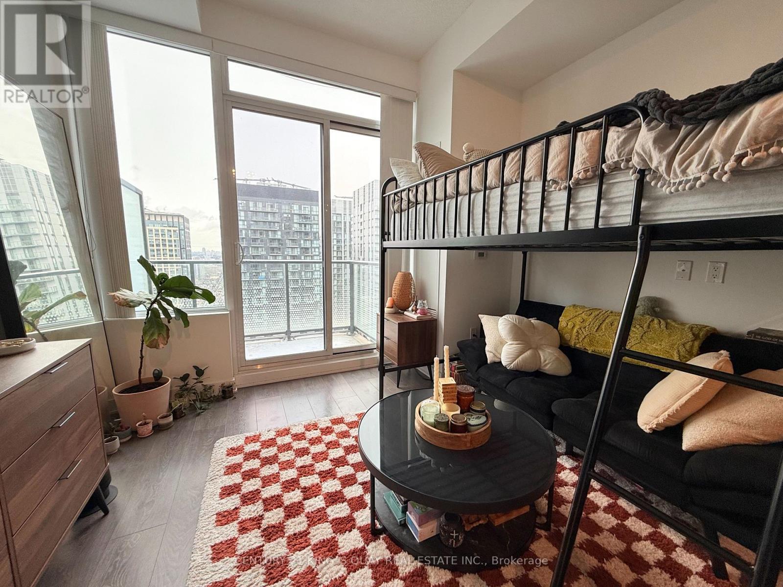 5007 - 115 Blue Jay Way, Toronto, ON - Indoor