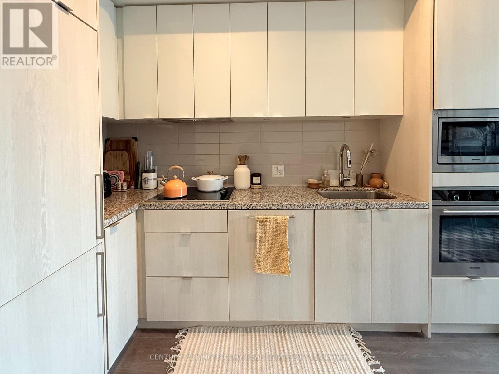 5007 - 115 Blue Jay Way, Toronto, ON - Indoor Photo Showing Kitchen With Upgraded Kitchen