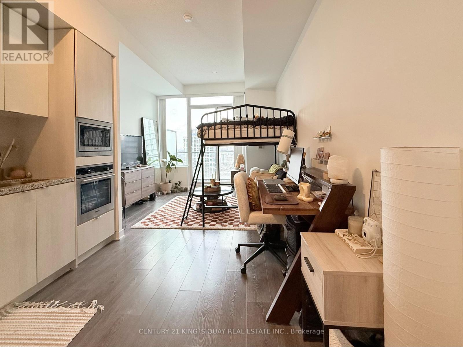 5007 - 115 Blue Jay Way, Toronto, ON - Indoor