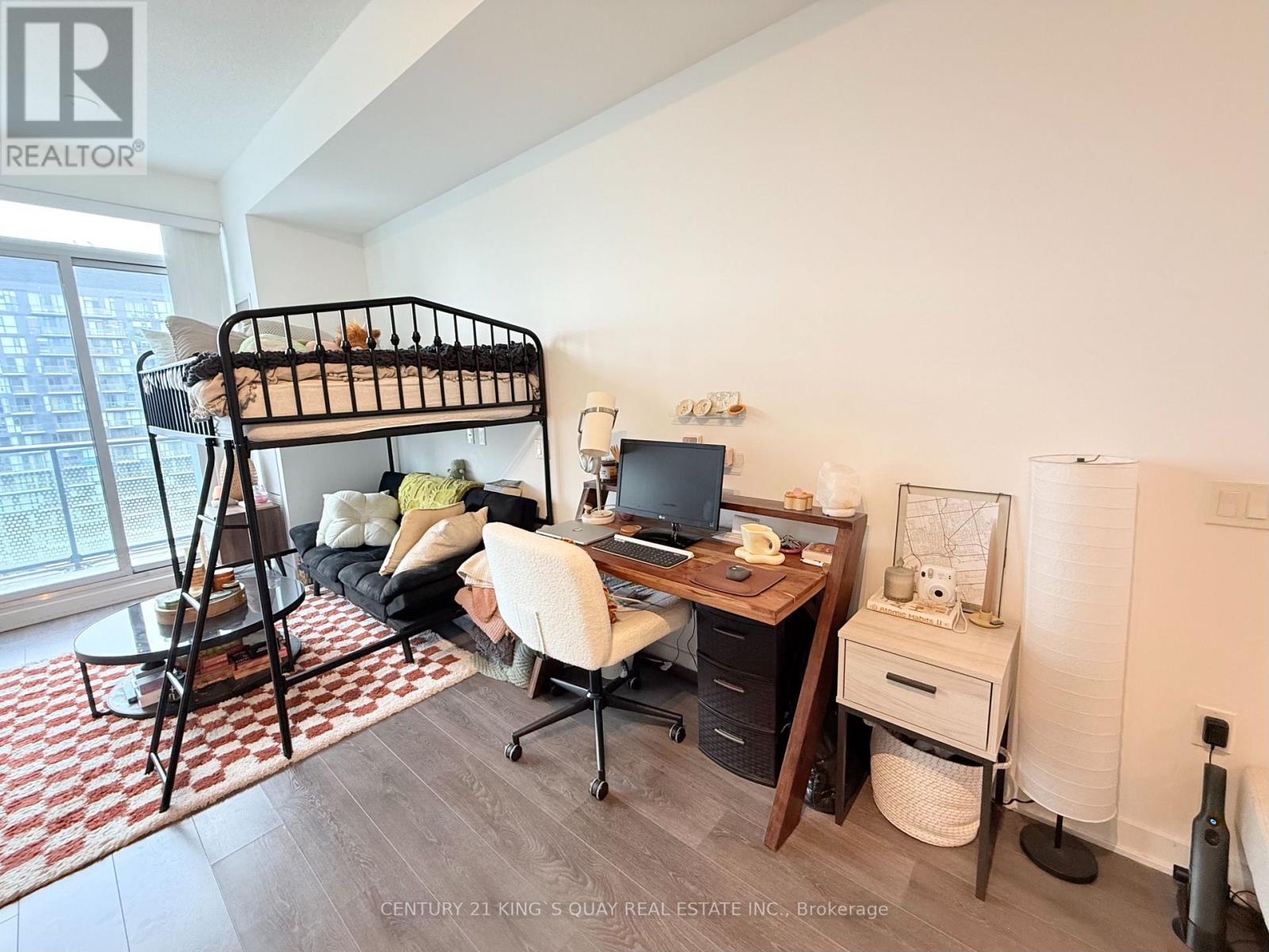 5007 - 115 Blue Jay Way, Toronto, ON - Indoor