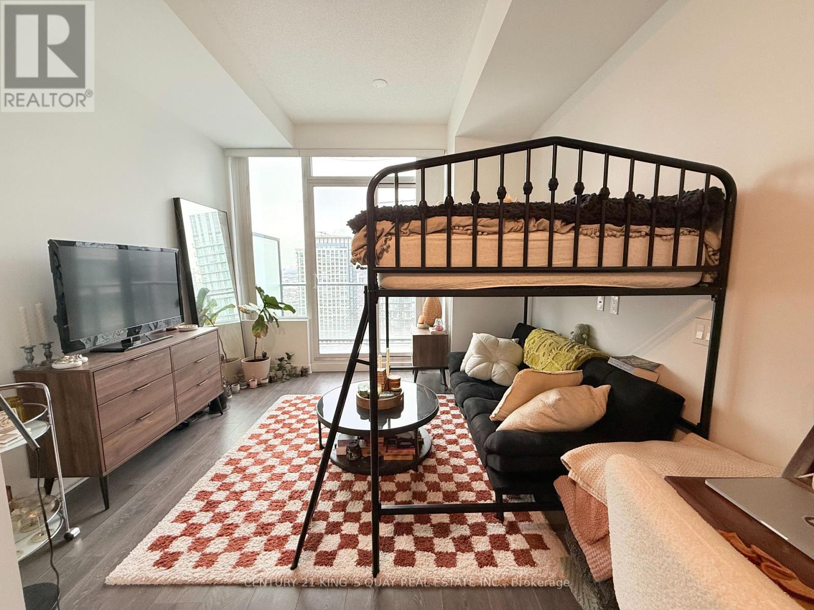 5007 - 115 Blue Jay Way, Toronto, ON - Indoor