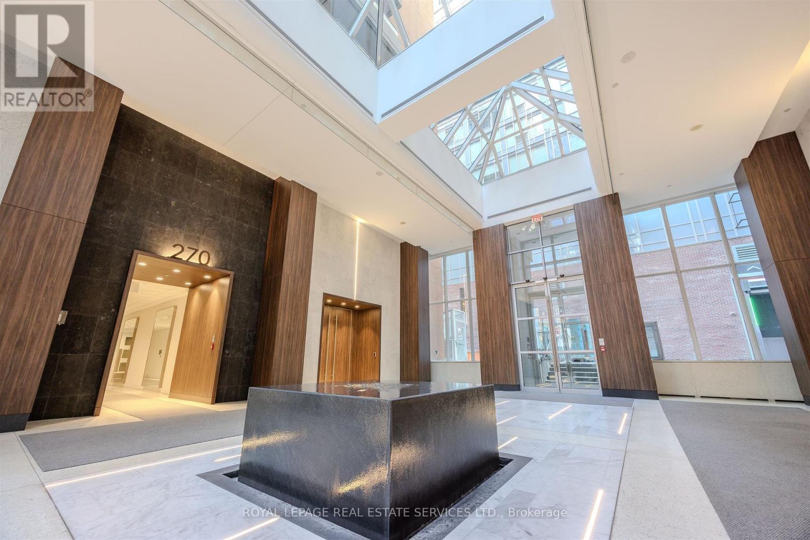 210 - 270 Wellington Street W, Toronto, ON - Indoor Photo Showing Other Room