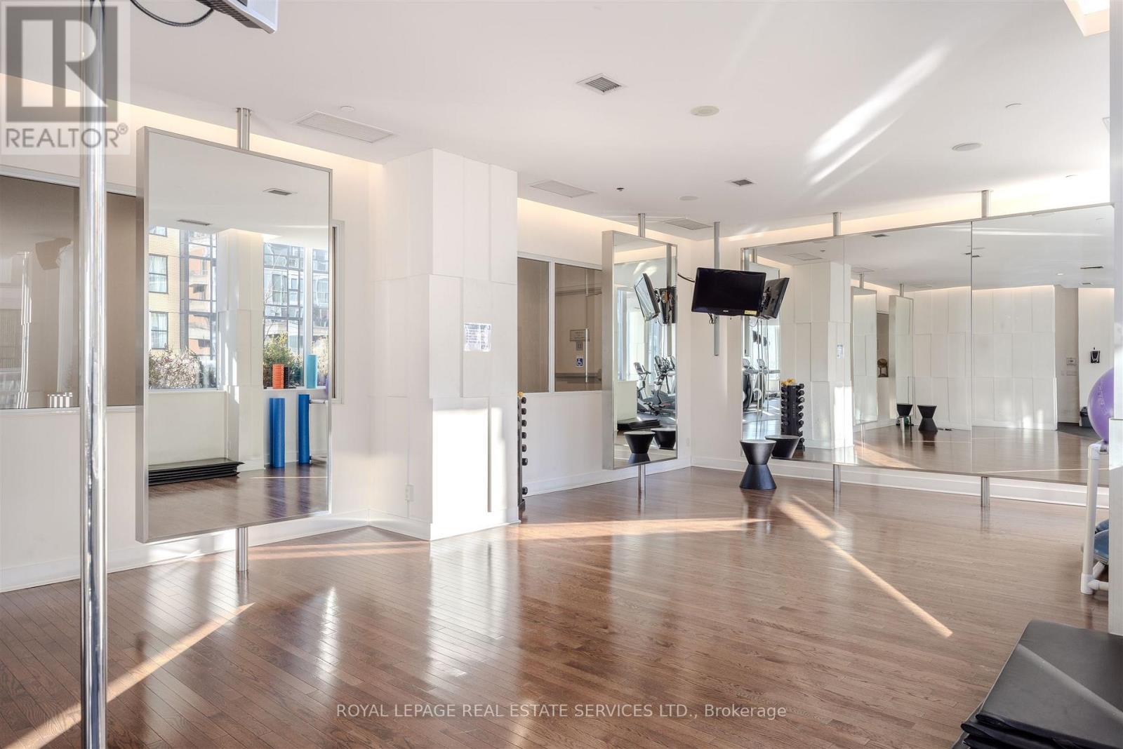 210 - 270 Wellington Street W, Toronto, ON - Indoor