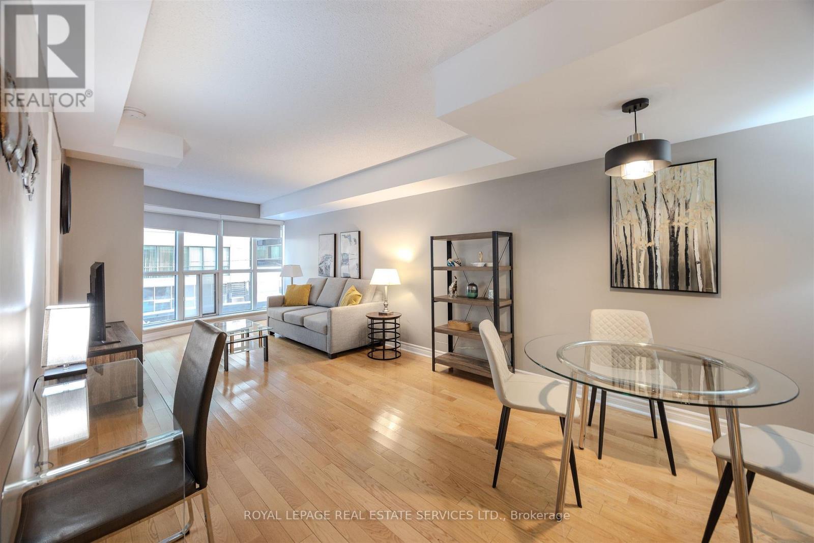 210 - 270 Wellington Street W, Toronto, ON - Indoor Photo Showing Dining Room
