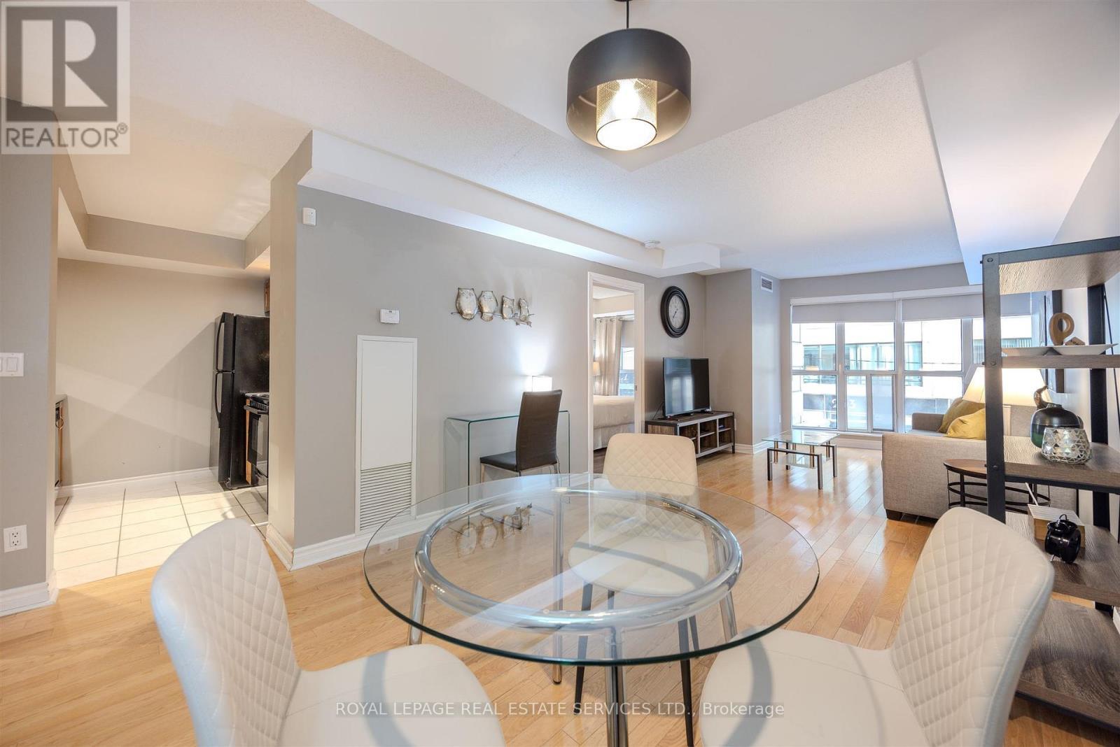 210 - 270 Wellington Street W, Toronto, ON - Indoor Photo Showing Dining Room