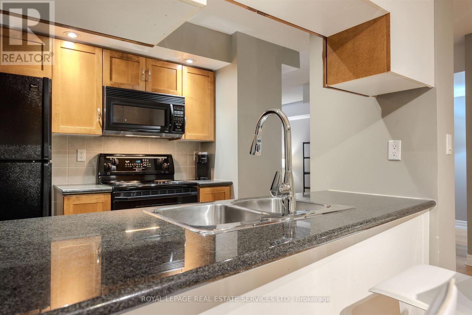 210 - 270 Wellington Street W, Toronto, ON - Indoor Photo Showing Kitchen With Double Sink
