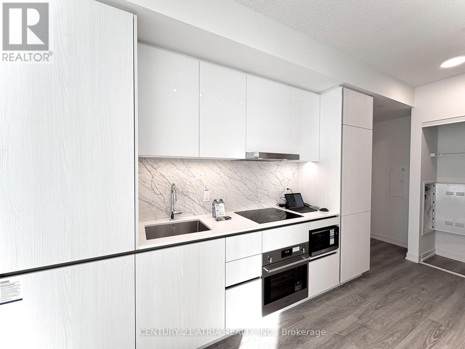 4801 - 8 Interchange Way, Vaughan, ON - Indoor Photo Showing Kitchen With Upgraded Kitchen