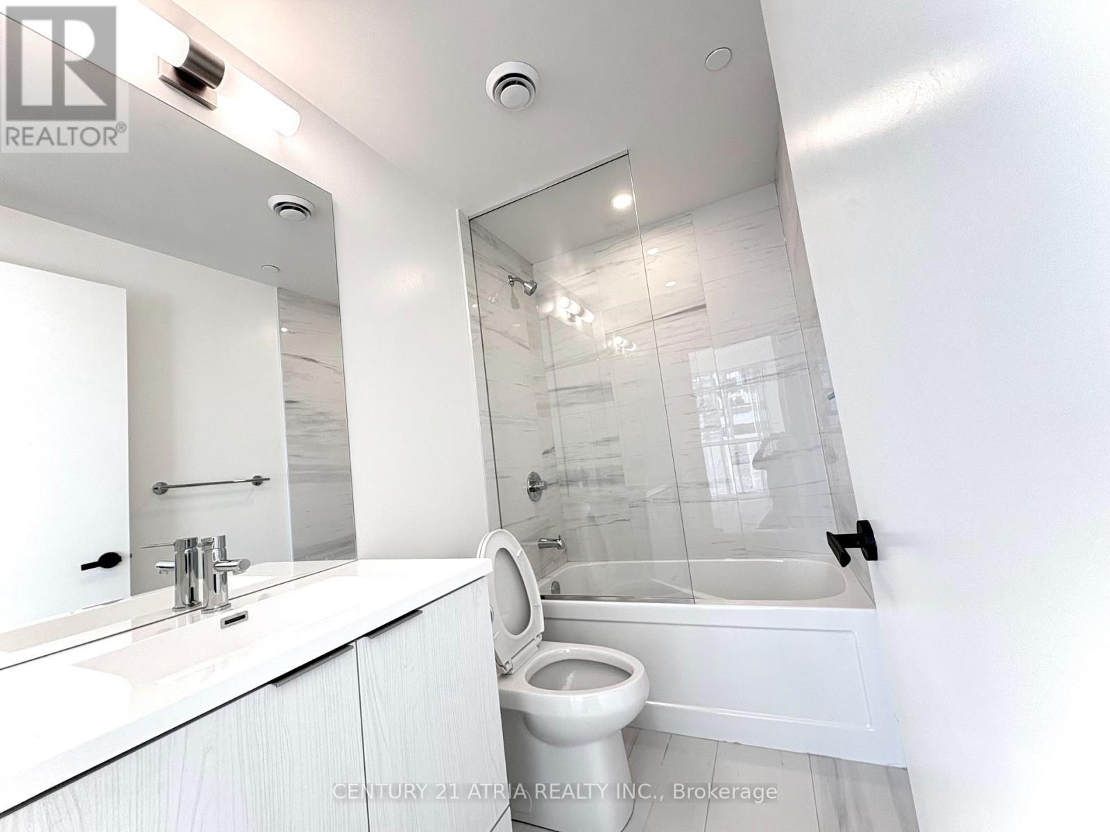 4801 - 8 Interchange Way, Vaughan, ON - Indoor Photo Showing Bathroom