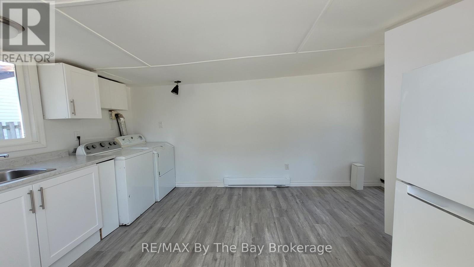46 Glenwood Drive, Wasaga Beach, ON - Indoor Photo Showing Laundry Room