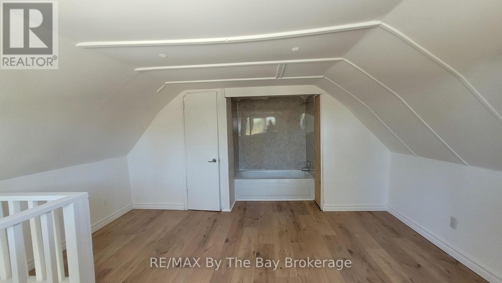 46 Glenwood Drive, Wasaga Beach, ON - Indoor Photo Showing Other Room