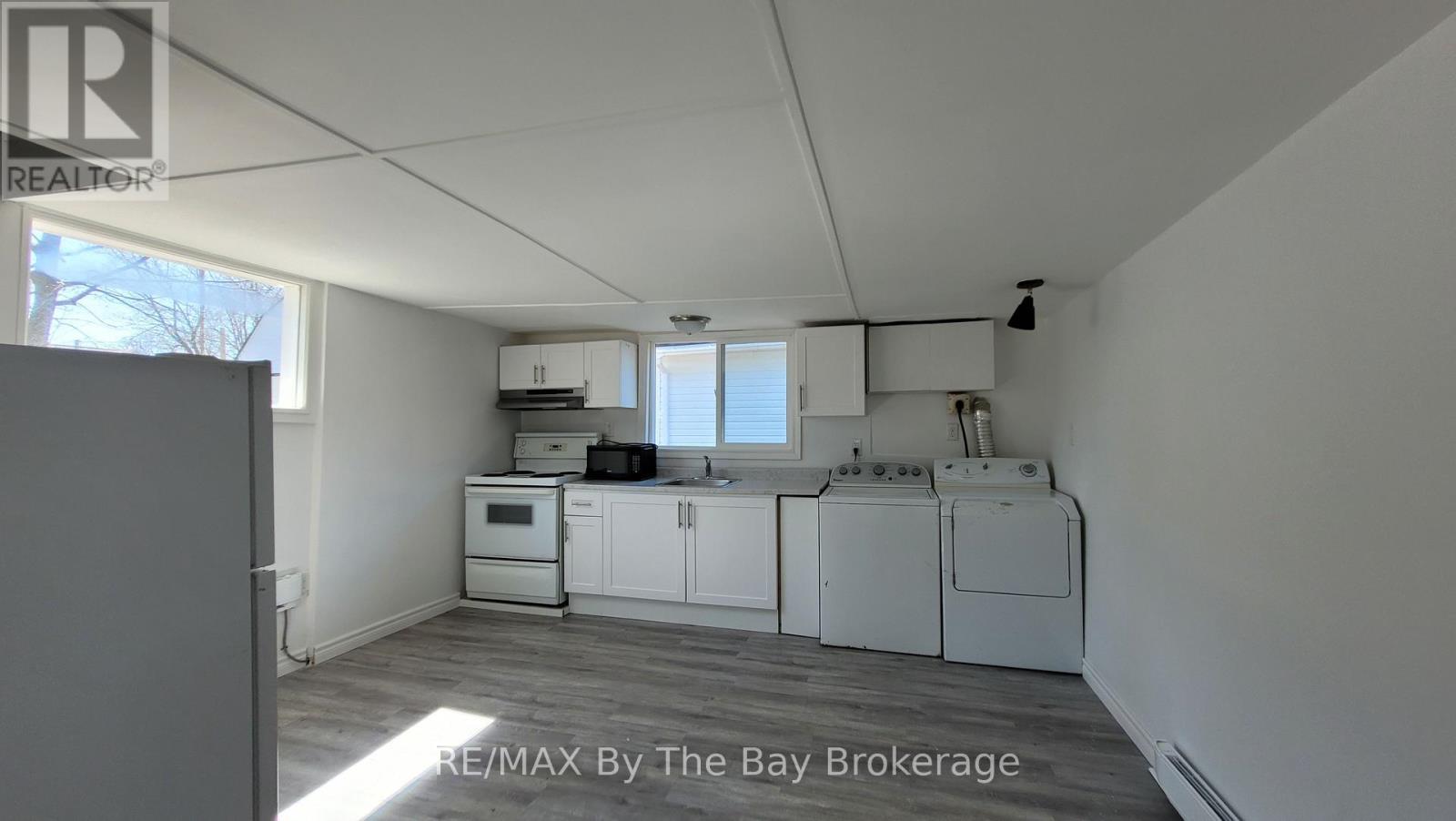 46 Glenwood Drive, Wasaga Beach, ON - Indoor Photo Showing Laundry Room