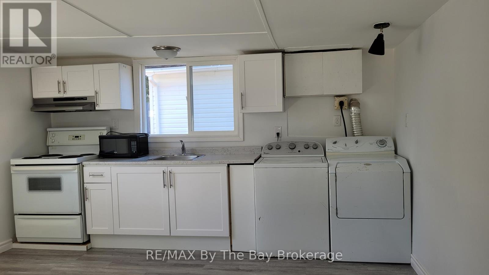 46 Glenwood Drive, Wasaga Beach, ON - Indoor Photo Showing Other Room