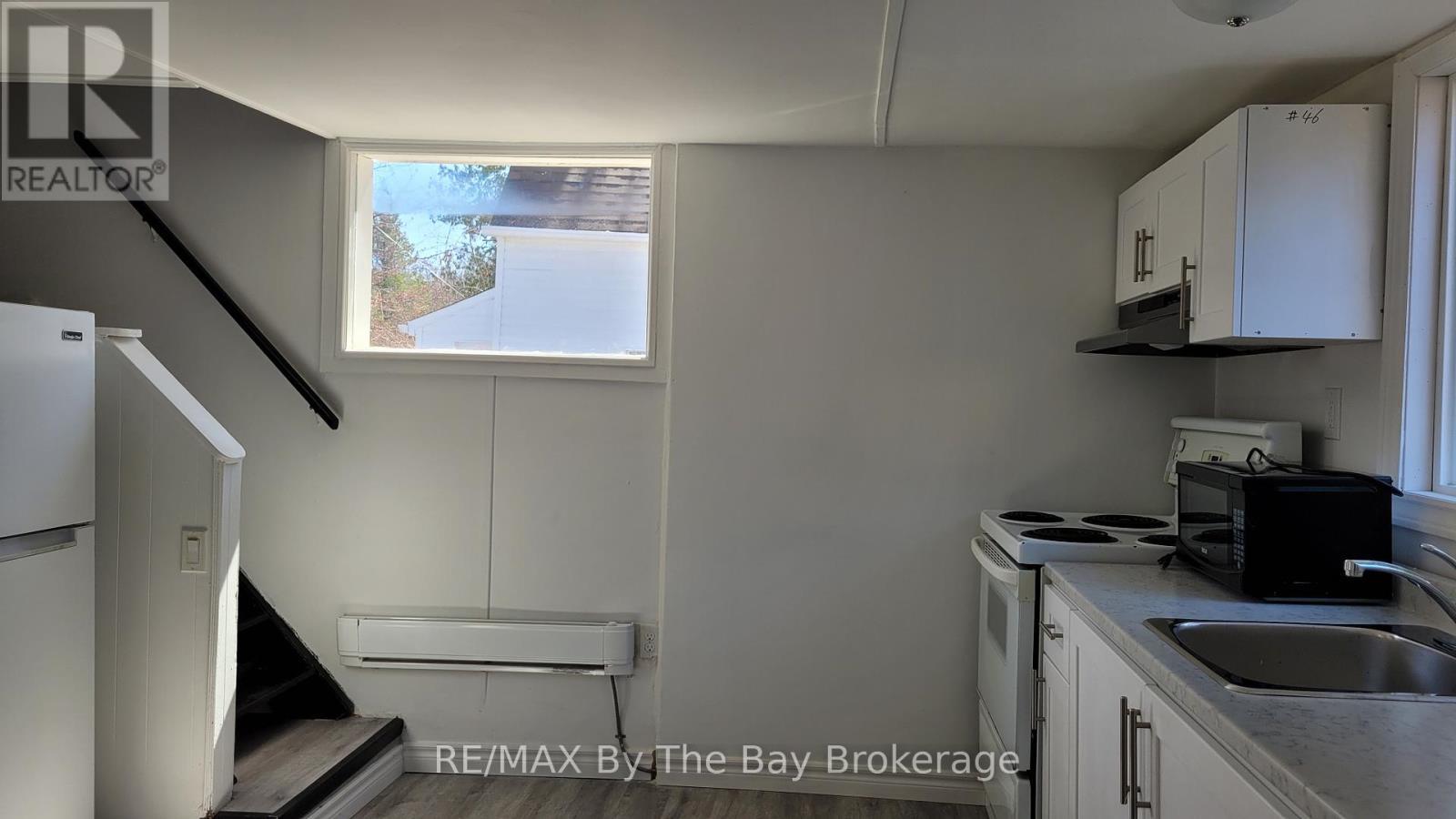 46 Glenwood Drive, Wasaga Beach, ON - Indoor Photo Showing Kitchen