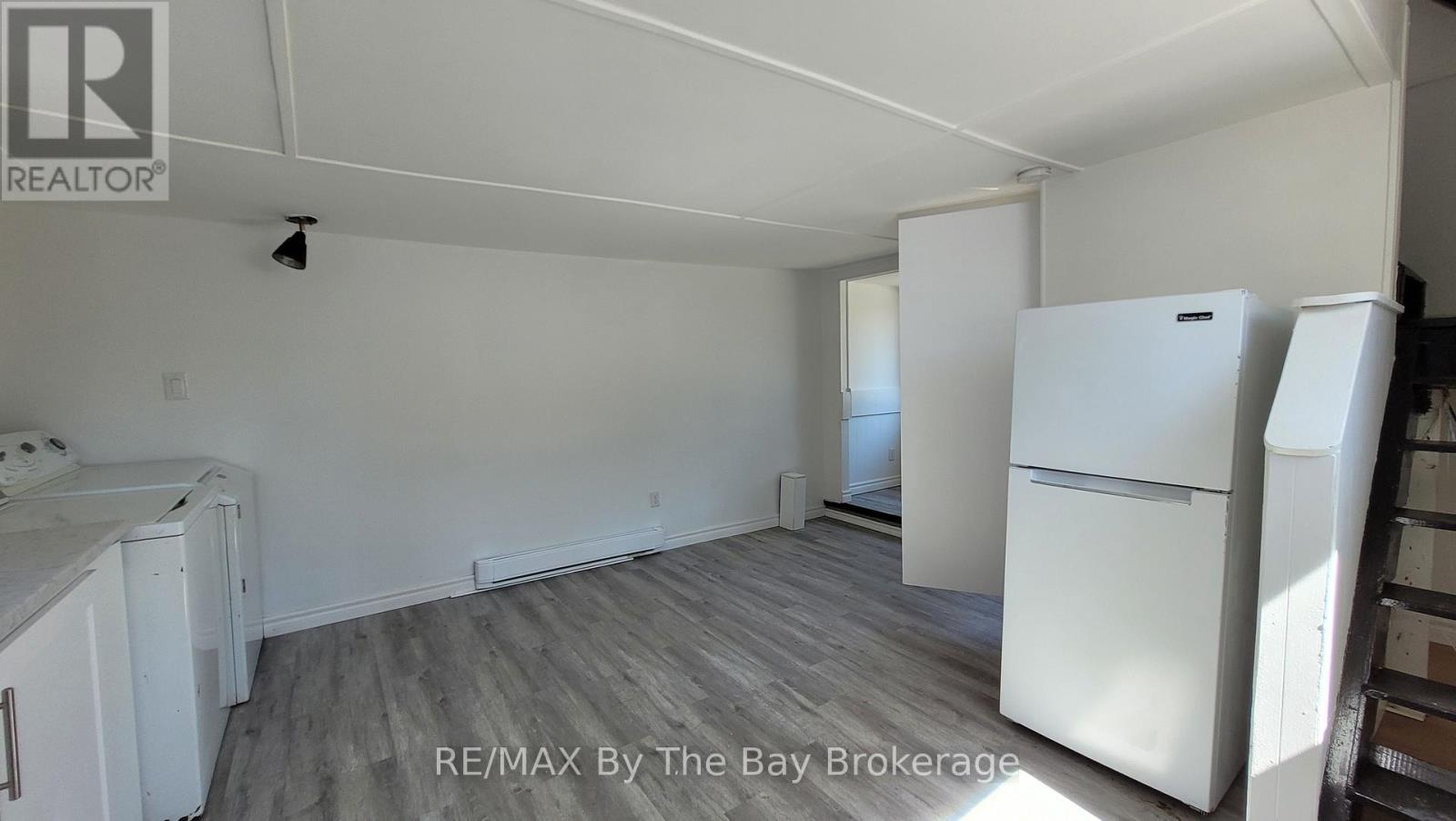 46 Glenwood Drive, Wasaga Beach, ON - Indoor Photo Showing Laundry Room
