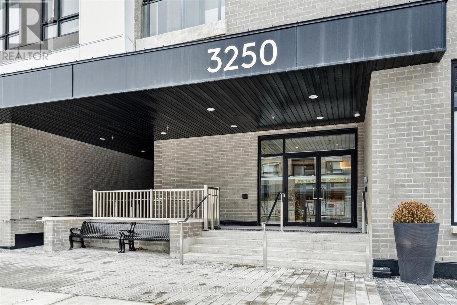 Welcome to Prestigious Carding House! - 223 - 3250 Carding Mill Trail, Oakville, ON - Outdoor With Deck Patio Veranda With Exterior