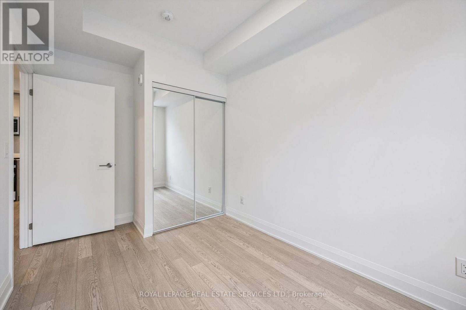 Generous Second Bedroom with Laminate Flooring - 223 - 3250 Carding Mill Trail, Oakville, ON - Indoor Photo Showing Other Room