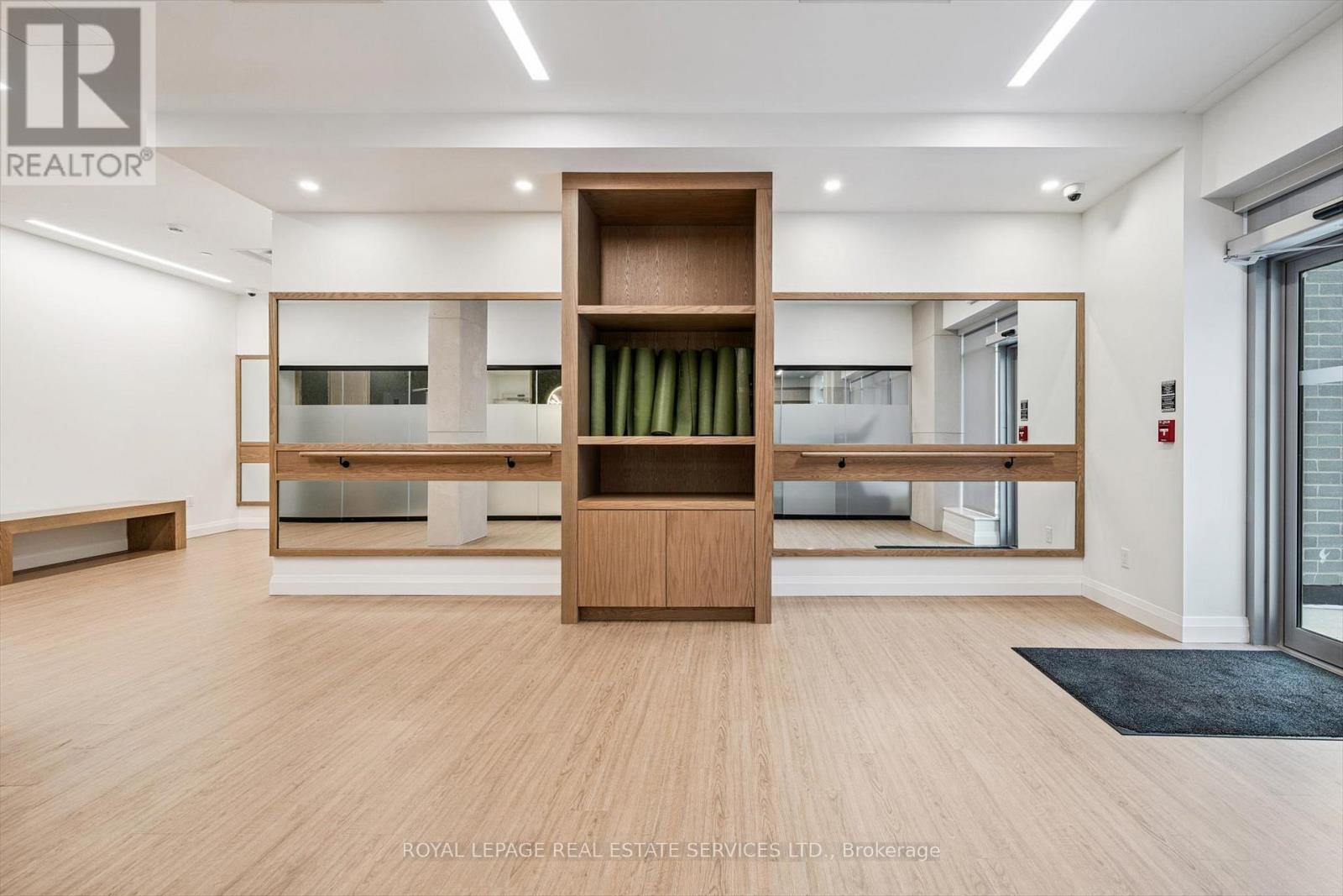 Yoga Studio - 223 - 3250 Carding Mill Trail, Oakville, ON - Indoor