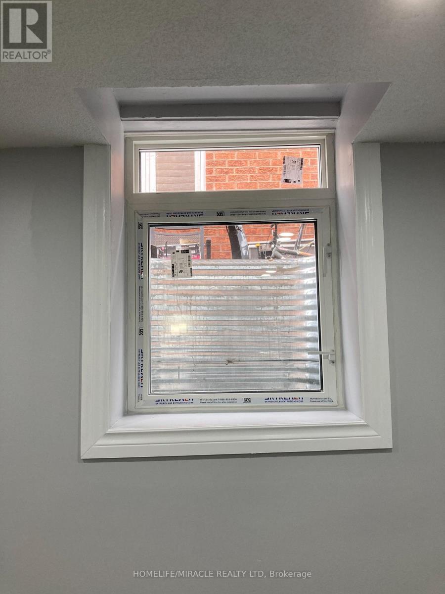 174 Torrance Wood, Brampton, ON - Indoor Photo Showing Other Room