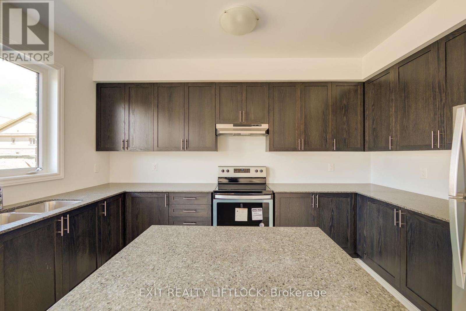 42 Pristine Trail, Cavan Monaghan (Cavan Twp), ON - Indoor Photo Showing Kitchen With Double Sink
