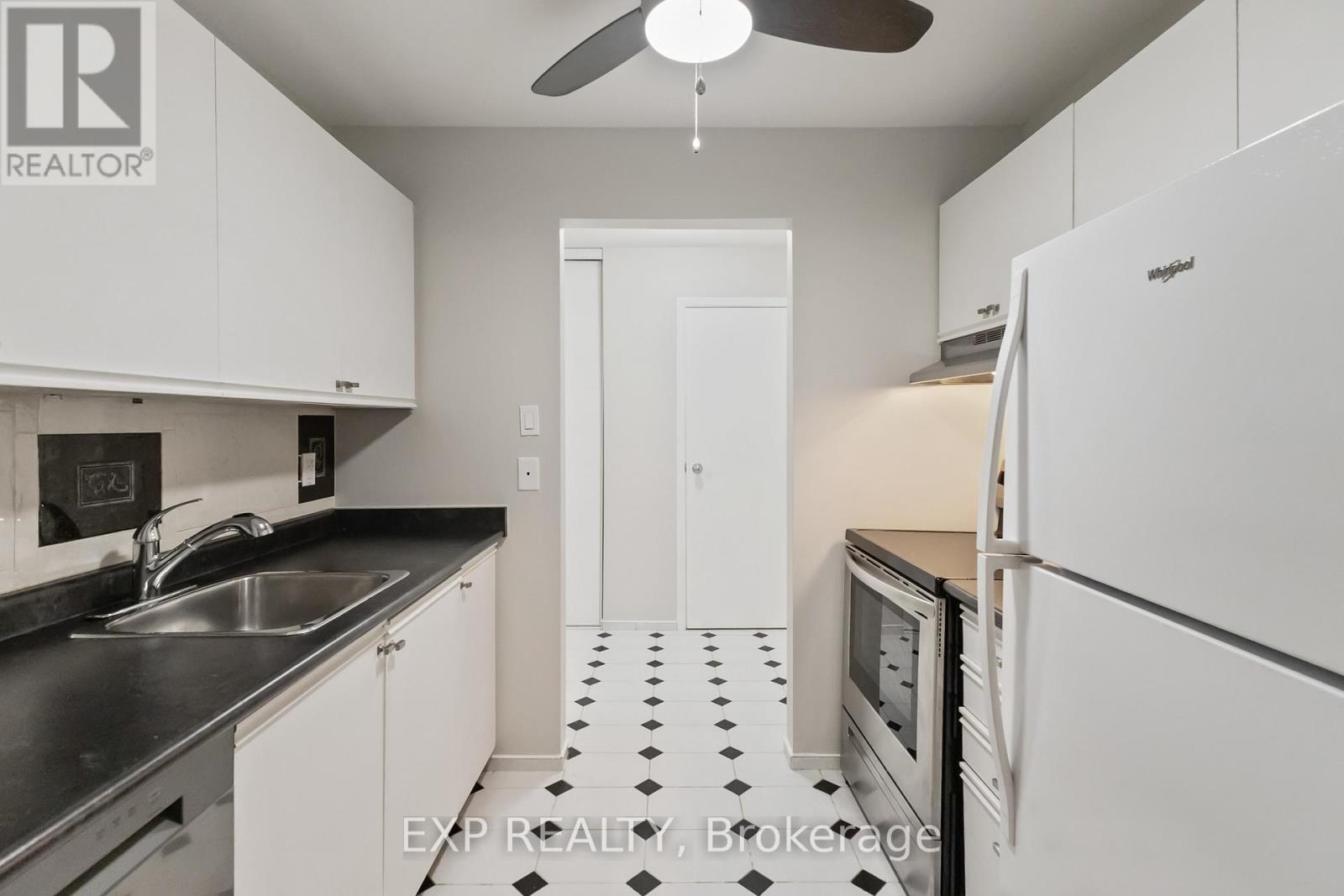 111 - 725 Deveron Crescent N, London South (South T), ON - Indoor Photo Showing Kitchen