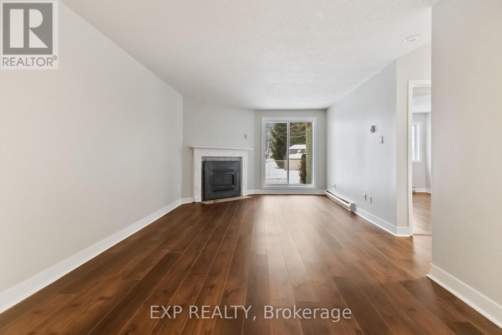 111 - 725 Deveron Crescent N, London South (South T), ON - Indoor With Fireplace