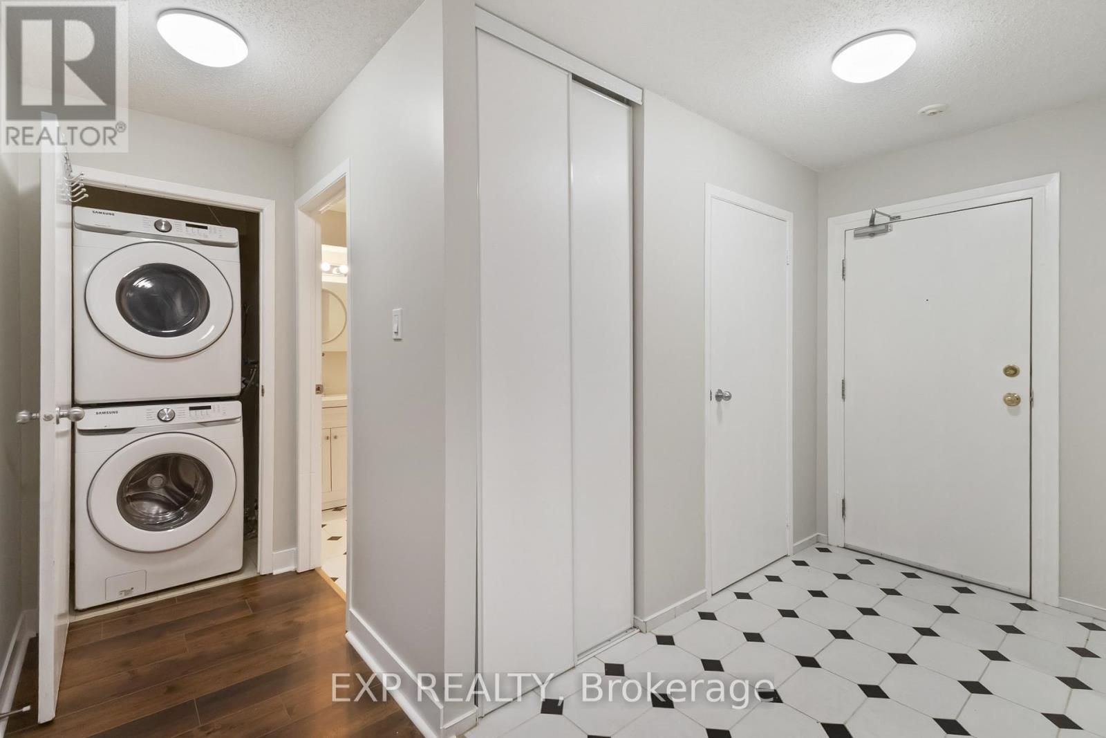 111 - 725 Deveron Crescent N, London South (South T), ON - Indoor Photo Showing Laundry Room