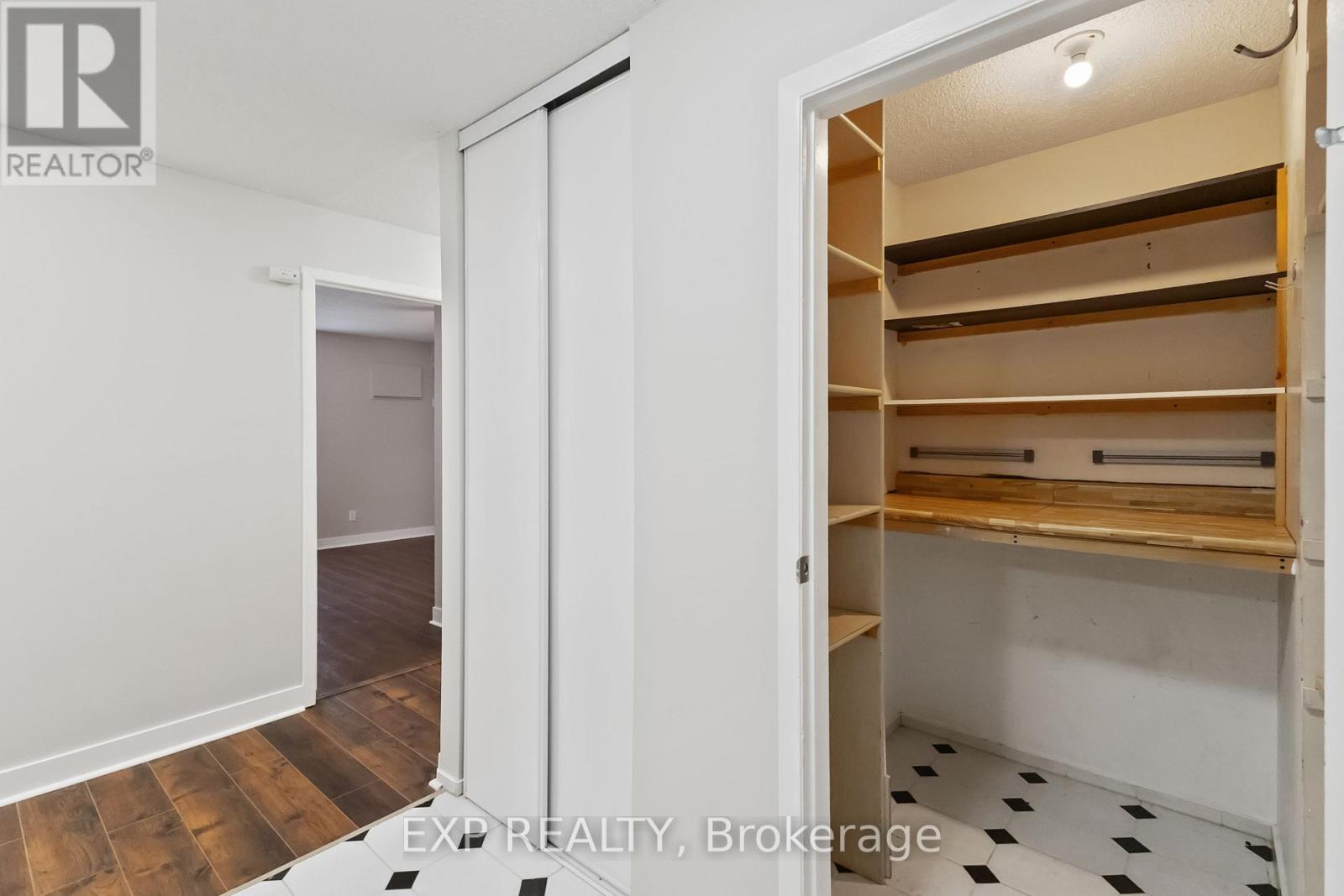 111 - 725 Deveron Crescent N, London South (South T), ON - Indoor