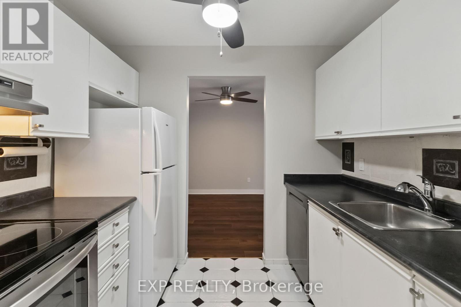111 - 725 Deveron Crescent N, London South (South T), ON - Indoor Photo Showing Kitchen