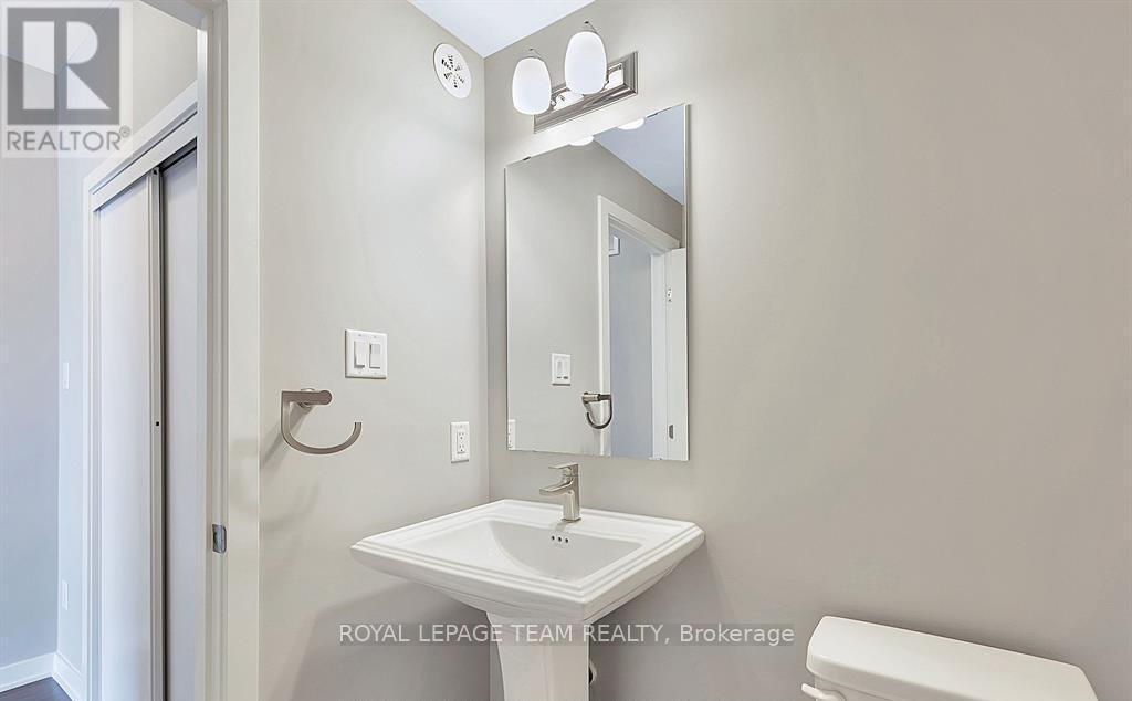 622 Mishi Private, Ottawa, ON - Indoor Photo Showing Bathroom