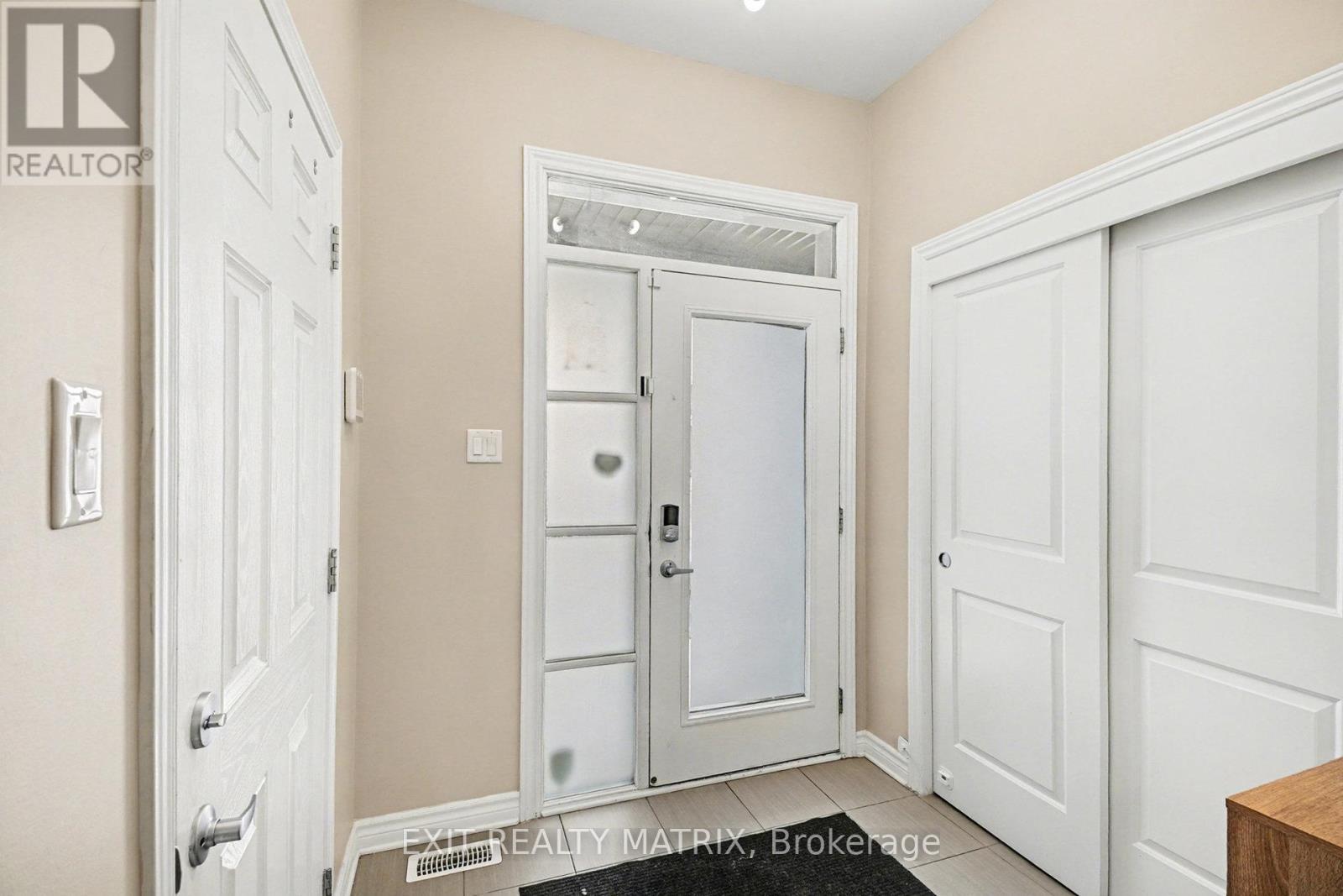 211 Mountain Sorrel Way, Ottawa, ON - Indoor Photo Showing Other Room