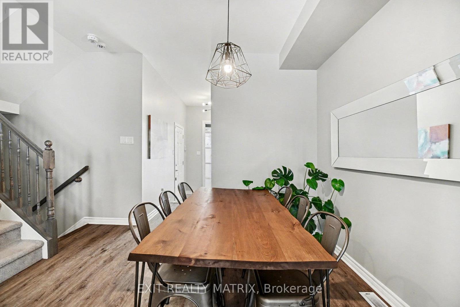 211 Mountain Sorrel Way, Ottawa, ON - Indoor Photo Showing Dining Room