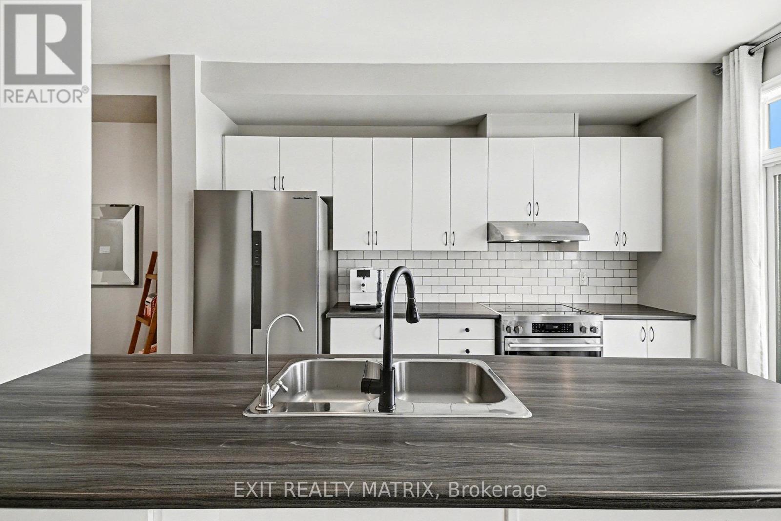 211 Mountain Sorrel Way, Ottawa, ON - Indoor Photo Showing Kitchen With Double Sink