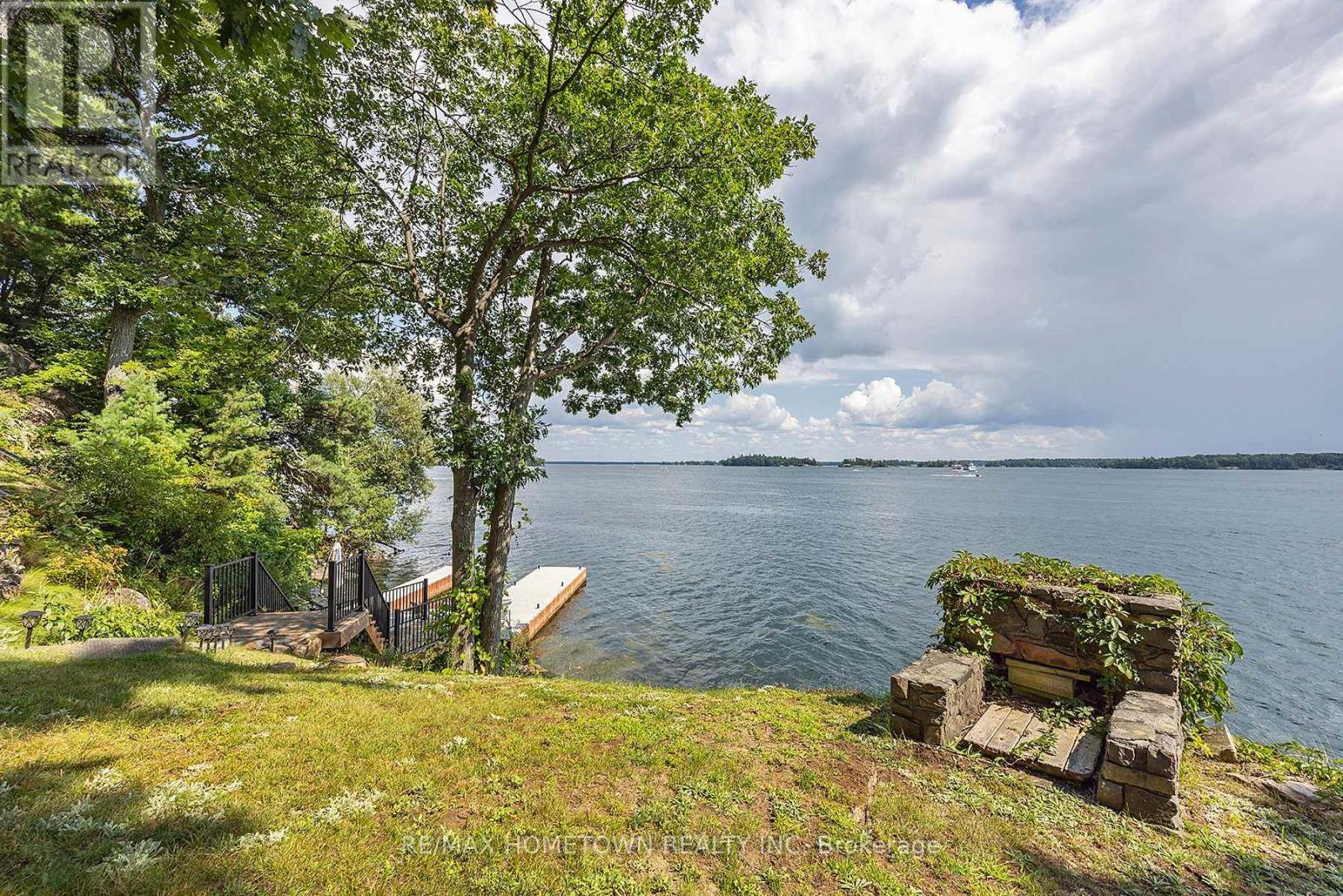 41 Riverview Drive, Leeds And The Thousand Islands, ON - Outdoor With Body Of Water With View