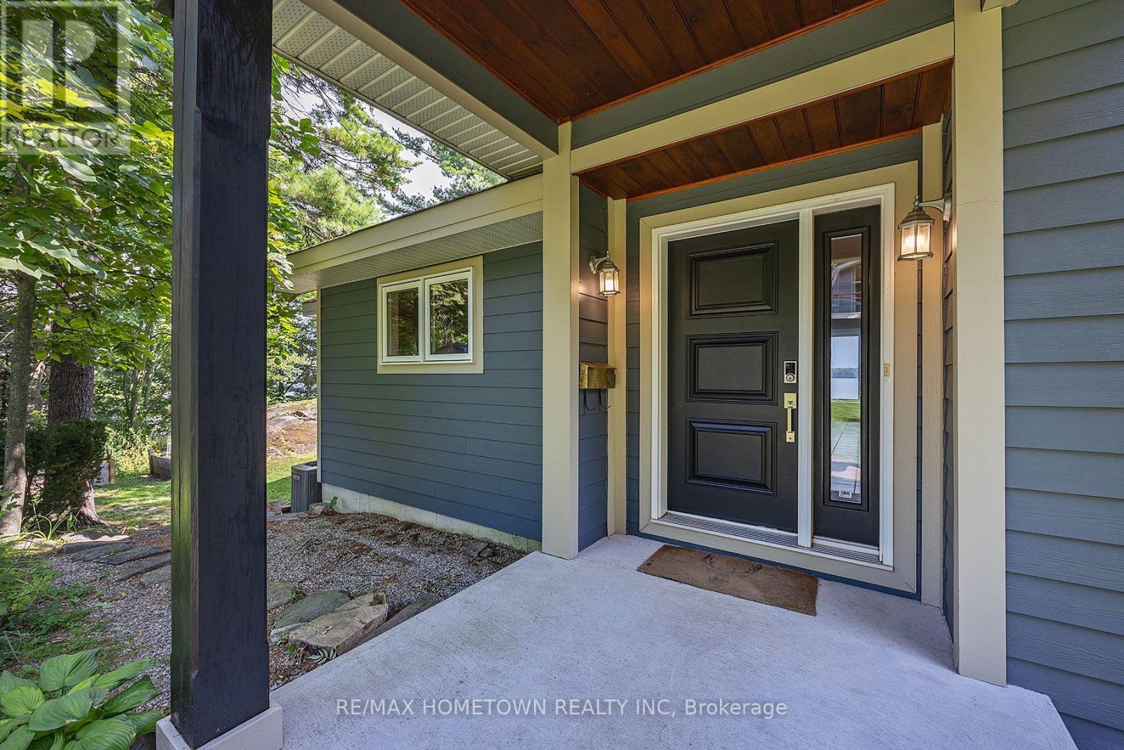 41 Riverview Drive, Leeds And The Thousand Islands, ON - Outdoor With Exterior