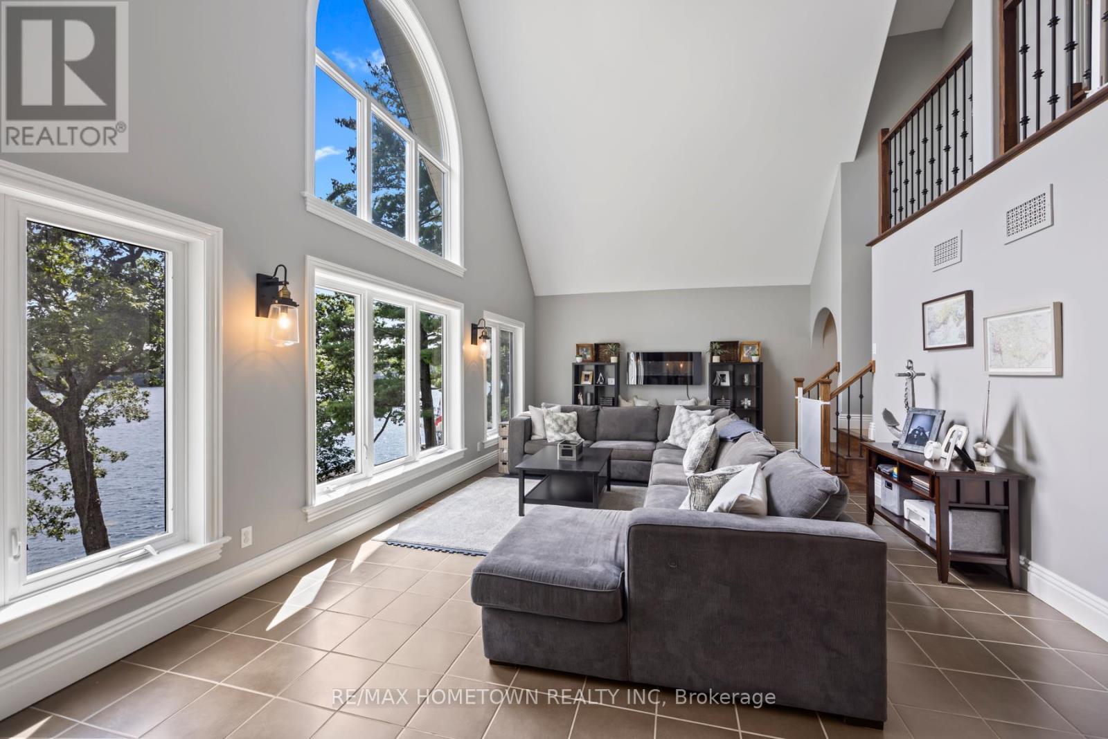 41 Riverview Drive, Leeds And The Thousand Islands, ON - Indoor Photo Showing Other Room