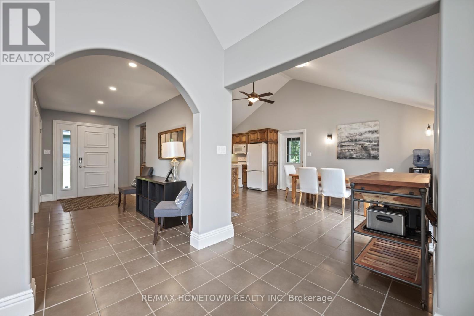 41 Riverview Drive, Leeds And The Thousand Islands, ON - Indoor Photo Showing Other Room