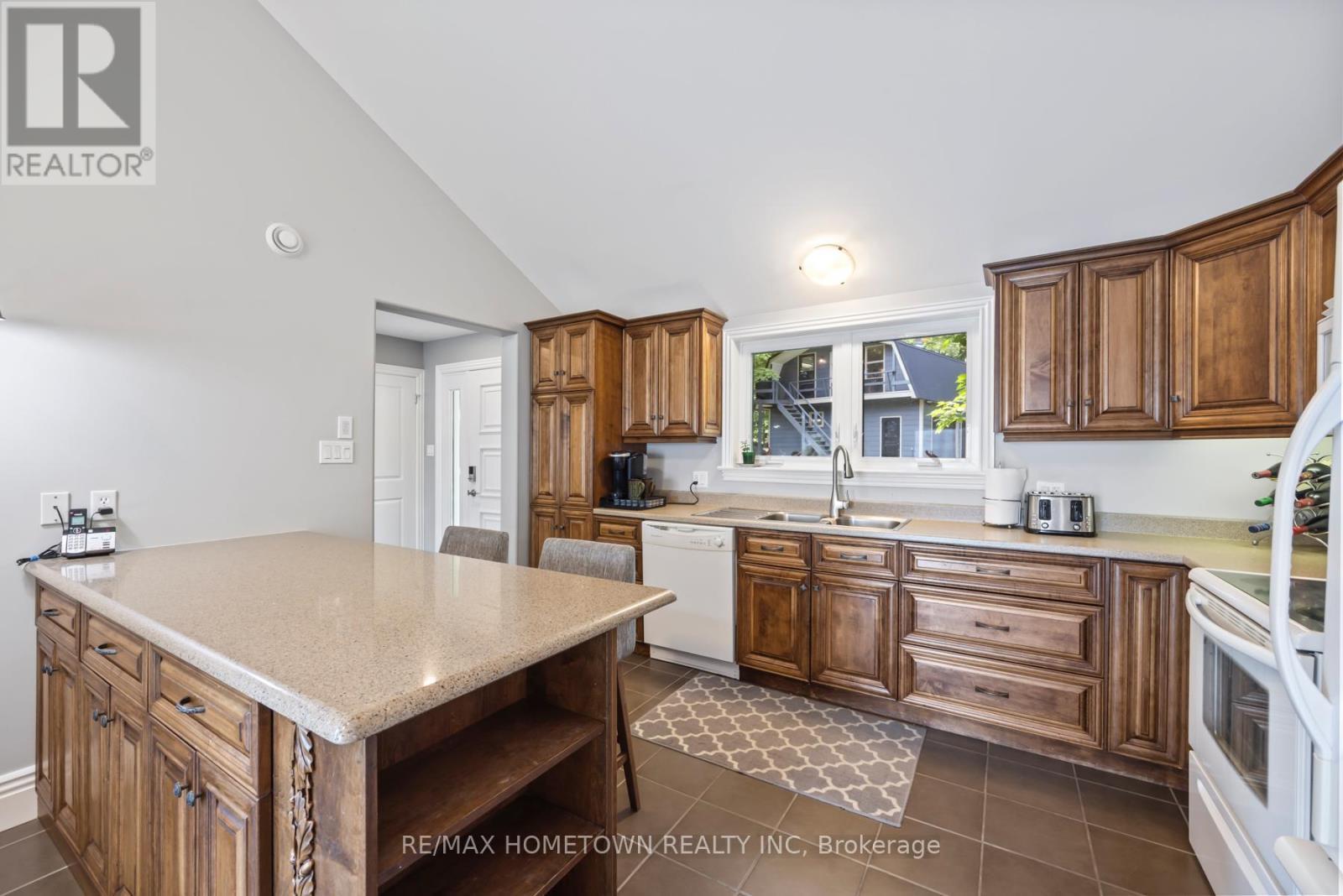 41 Riverview Drive, Leeds And The Thousand Islands, ON - Indoor Photo Showing Kitchen With Double Sink