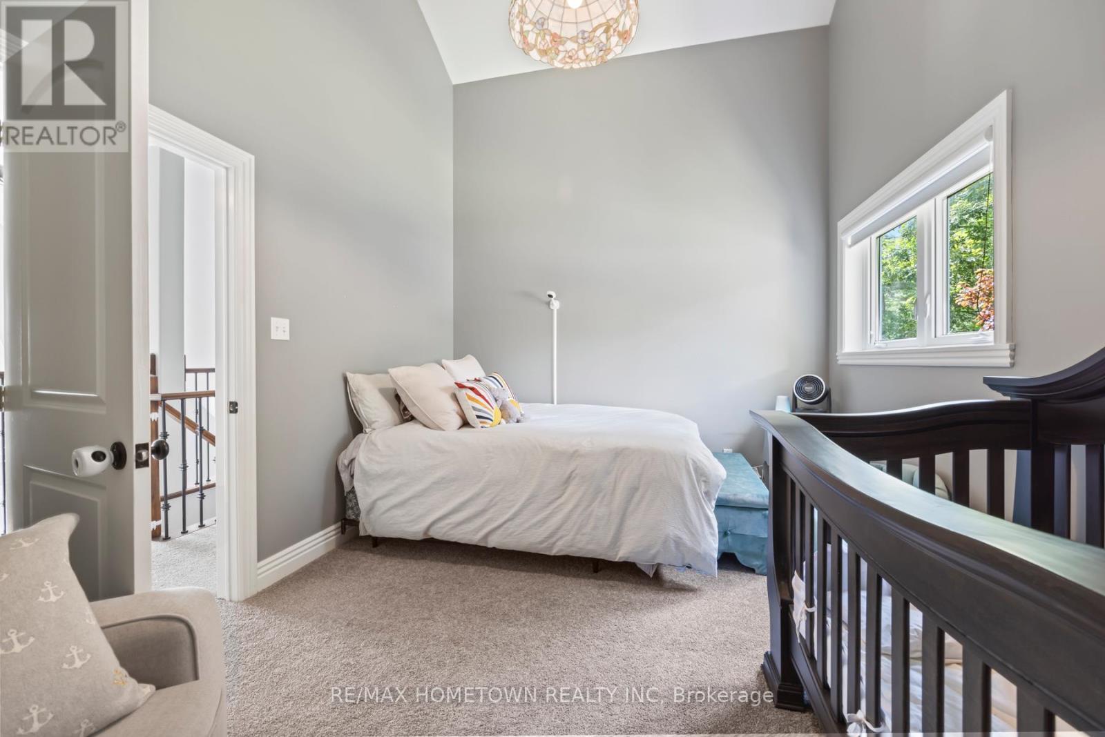 41 Riverview Drive, Leeds And The Thousand Islands, ON - Indoor Photo Showing Bedroom