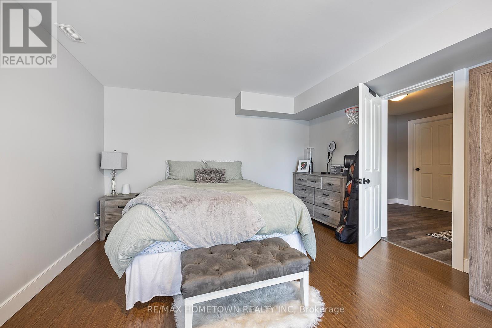 41 Riverview Drive, Leeds And The Thousand Islands, ON - Indoor Photo Showing Bedroom
