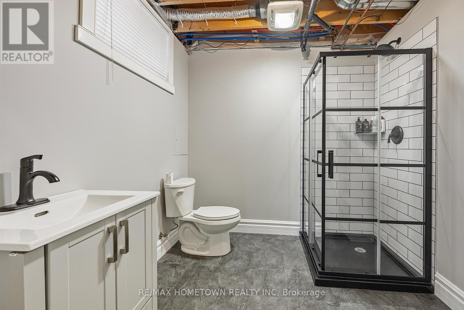 41 Riverview Drive, Leeds And The Thousand Islands, ON - Indoor Photo Showing Bathroom